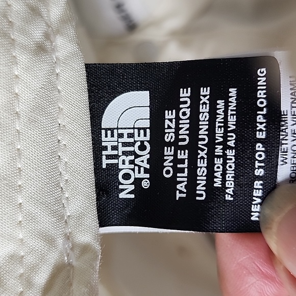 The North Face Cotton Hat. Unisex Adjustable - Picture 7 of 8